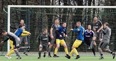 FC Blau – Gelb Überruhr II. – ESG 99 / 06 II. 1 : 3 ( 0 : 1 ) FC Blau – Gelb Überruhr II. – ESG 99 / 06 II. 1 : 3 ( 0 : 1 )